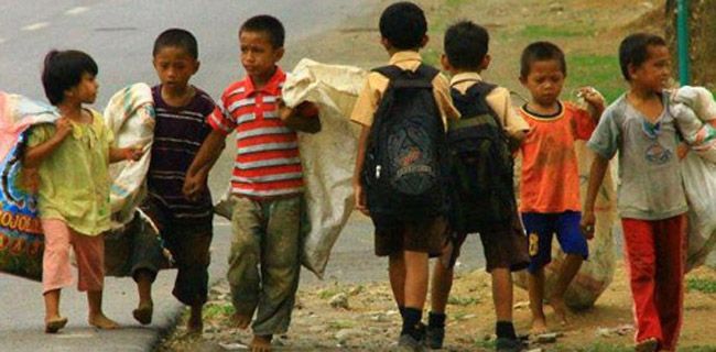 Buku Pelajaran Berbasis Realita Lokal: Akhir dari Cerita Fiktif yang Tak Relevan